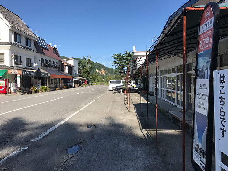 大町温泉郷バス停近辺